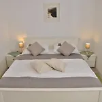 Stefi Njivice
